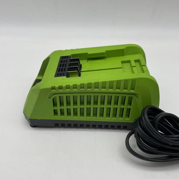 Greenworks 29862 Charger for G-24 24V Lithium Battery Single Port USED - Picture 4 of 7